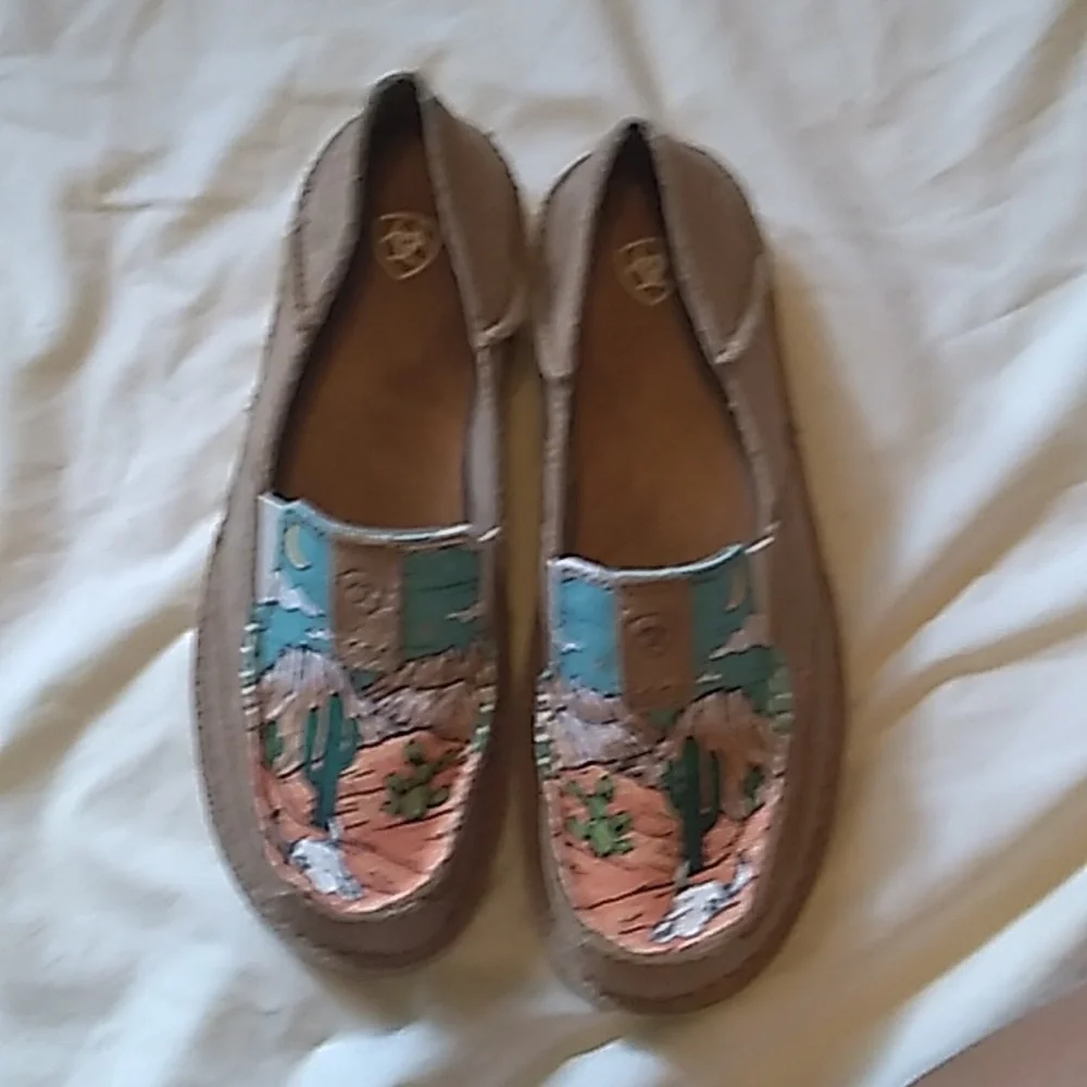 💥🌵💐Women's Ariat cruisers shoes color tan and peach size 7💥🌵💐 - Picture 2 of 8